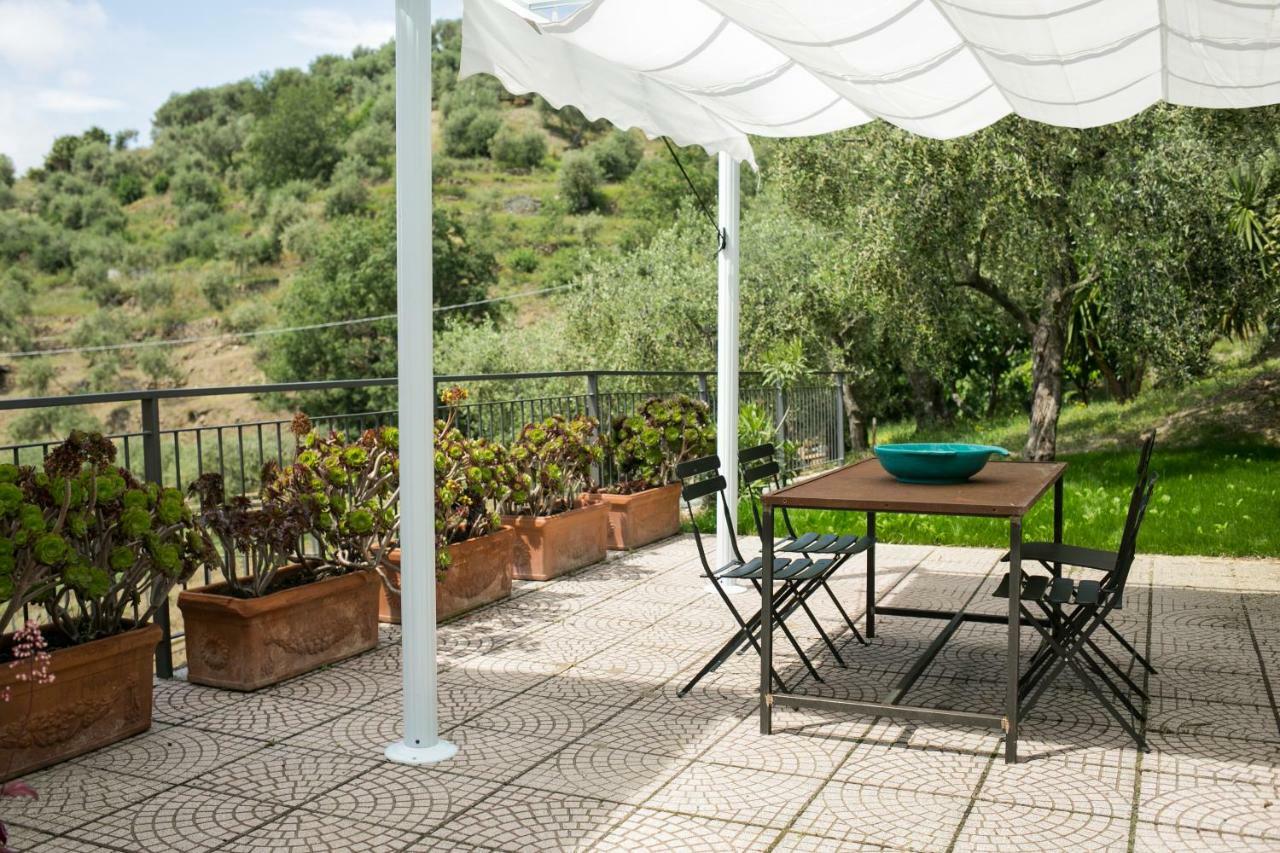Agriturismo Oltrealmare Civezza Eksteriør billede