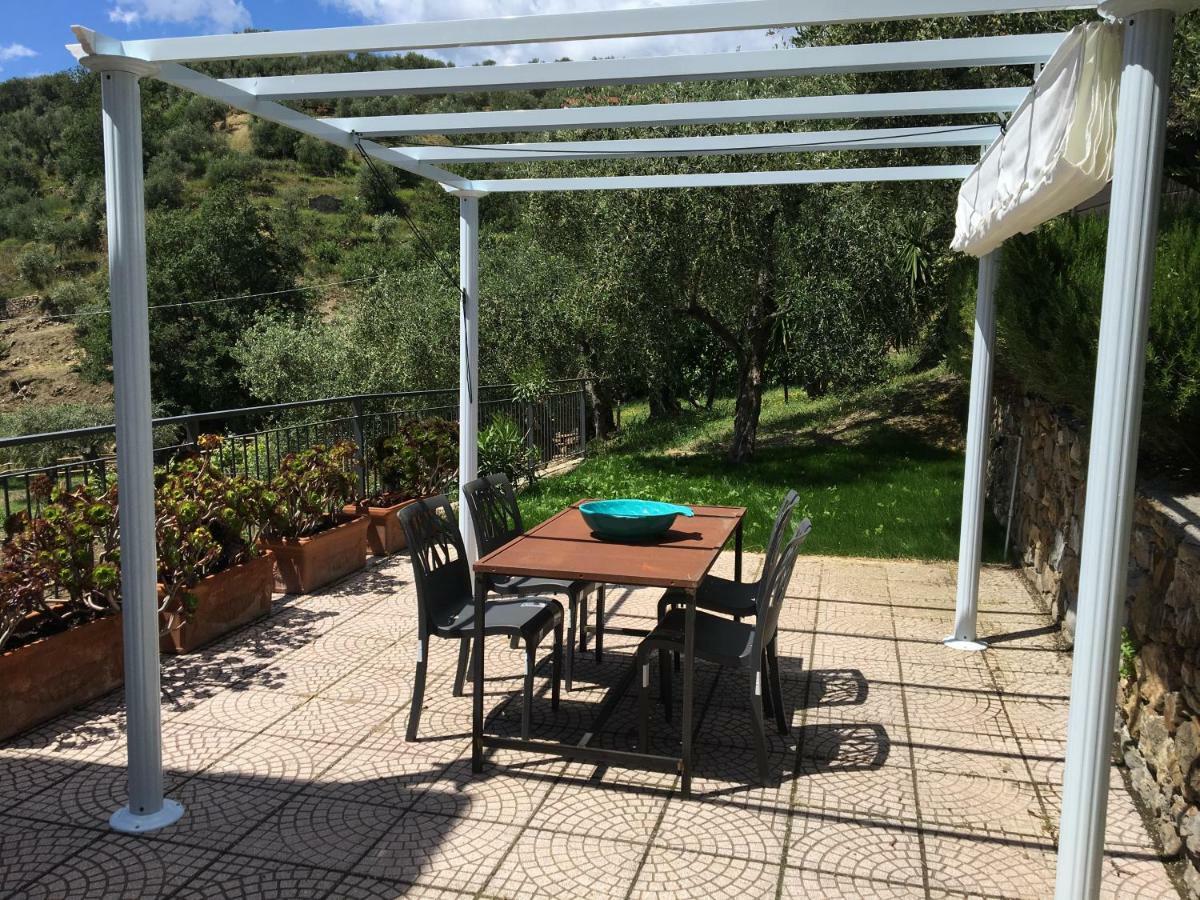 Agriturismo Oltrealmare Civezza Eksteriør billede